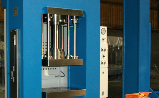 Customized HIDROGARNE hydraulic press with a solid-arch monoblock RM-130 E for stamping