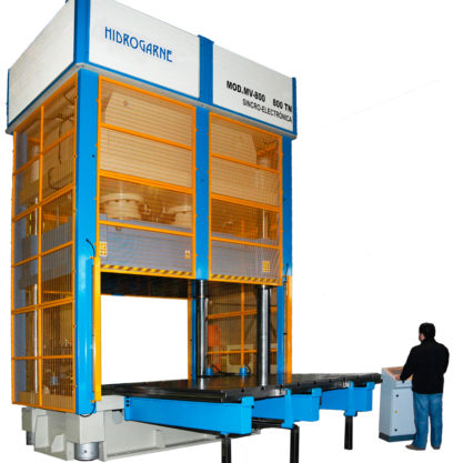 Special hydraulic press for the adjustment and testing of molds or dies