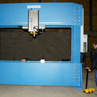 Special HIDROGARNE hydraulic press with double stanchions for shipyards