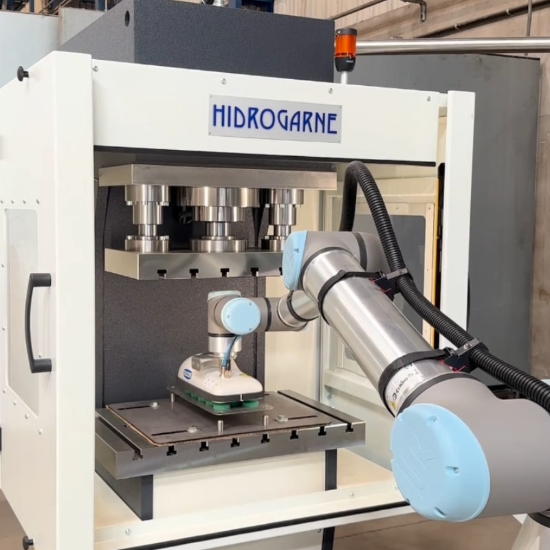HYDRAULIC PRESS CM-50E/NC WITH COLLABORATIVE ROBOTICS UR10E